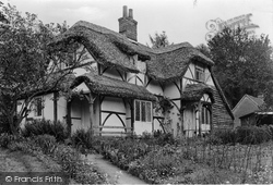 Cowdray Cottage 1923, Midhurst