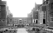 King Edward's Sanatorium, East Court 1906, Midhurst