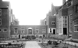 King Edward's Sanatorium, East Court 1906, Midhurst