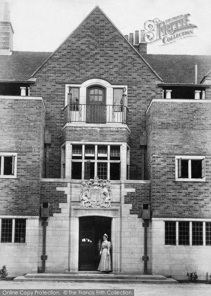 Photo of Midhurst, King Edward's Sanatorium Entrance 1906