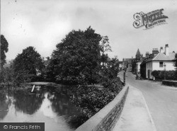 South Pond 1925, Midhurst