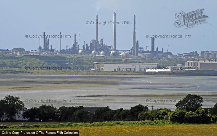 Photo of Milford Haven, Texaco Oil Refinery, Rhoscrowther c.2000