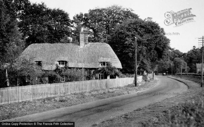 Photo of Milford On Sea, Cottage On Lymington Road c.1935