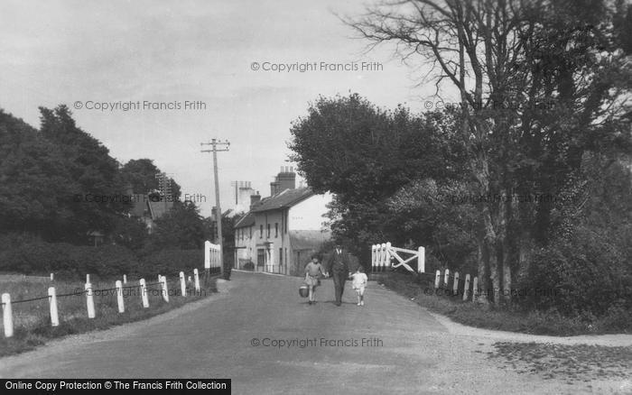 Photo of Milford On Sea, The White Bridge c.1935