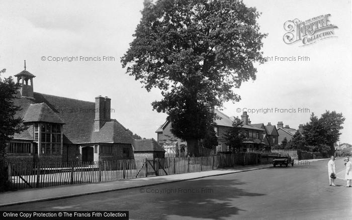 Photo of Milford, The Institute And Portsmouth Road 1927