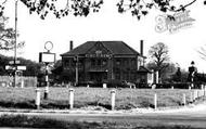 The Kings Arms Pub c.1955, Mill Hill