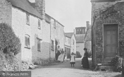 Village Women 1906, Milton Abbot