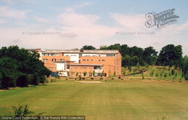 Photo of Milton Keynes, New School At Walnut Tree 2005