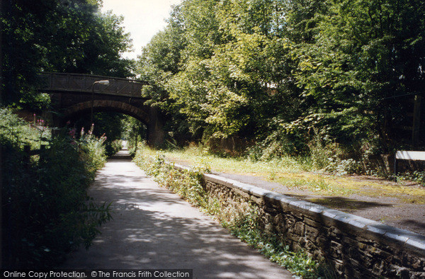 Photo of Milton Keynes, Railway Walk, Bradwell 2005