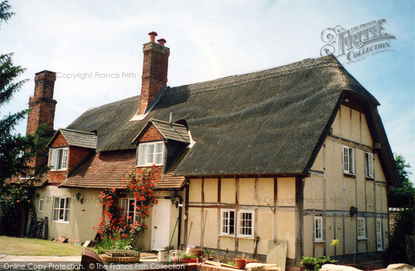 Photo of Milton Keynes, The Oldest House, Milton Keynes Village 2005