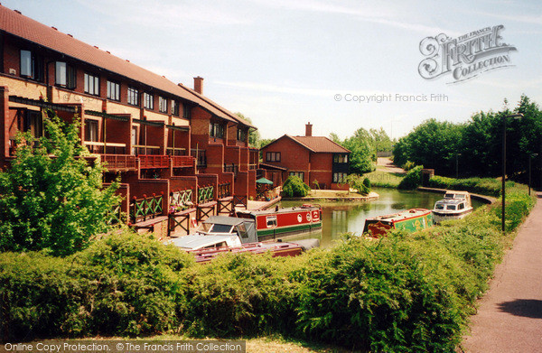 Photo of Milton Keynes, The Pennyland Boat Basin 2005