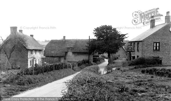 Photo of Milton Lilbourne, New Mill c.1955