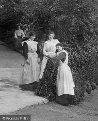 Girls At Greenaleigh Farm 1903, Minehead