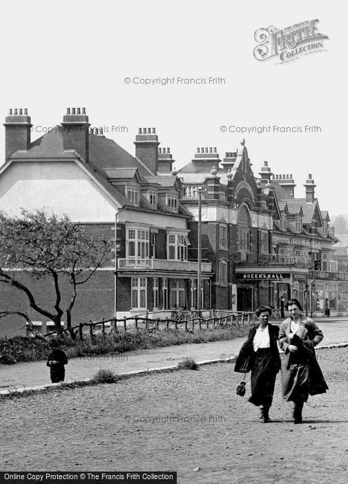 Photo of Minehead, Ladies On The Promenade 1919