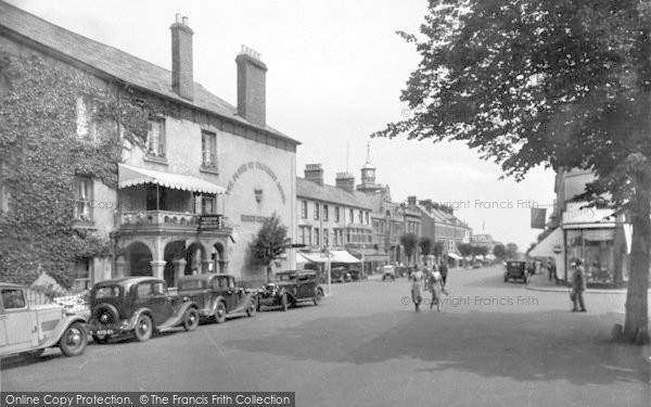 Photo of Minehead, Parade And Wellington Square 1935