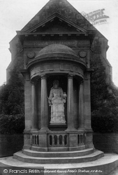 Queen Anne's Statue 1901, Minehead