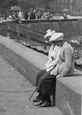 Women Sitting 1919, Minehead