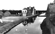 View From Old Bridge 1962, Misterton