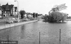 The Pond And Three Kings 1959, Mitcham