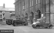 Cars Outside Shire Hall 1931, Monmouth