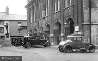Monmouth, Cars outside Shire Hall 1931