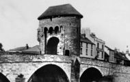 Monnow Bridge c.1960, Monmouth