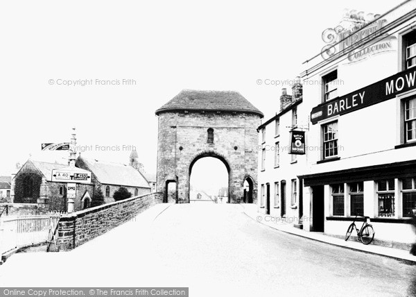 Photo of Monmouth, The Monnow Bridge Gate 1939