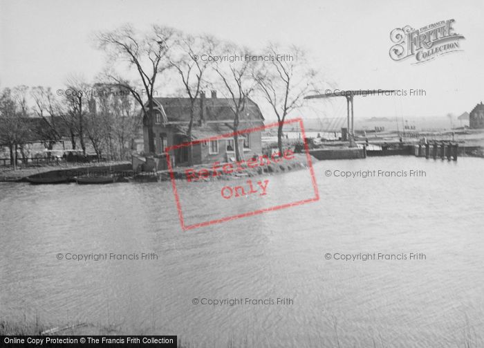 Photo of Monnickendam, Drawbridge c.1938