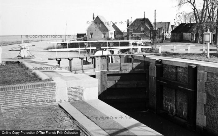 Photo of Monnickendam, Lock c.1938