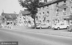 White Hart Hotel And Curfew Bell c.1965, Moreton-In-Marsh