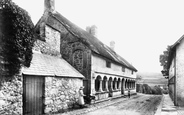 Old Almshouses 1906, Moretonhampstead
