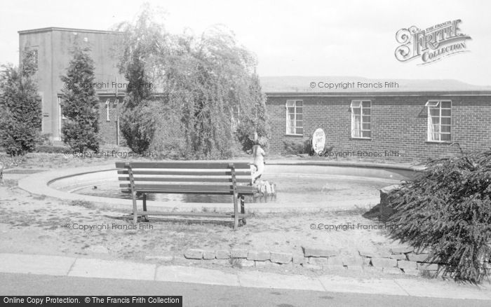 Photo of Morriston, Hospital, The Fountain c.1955