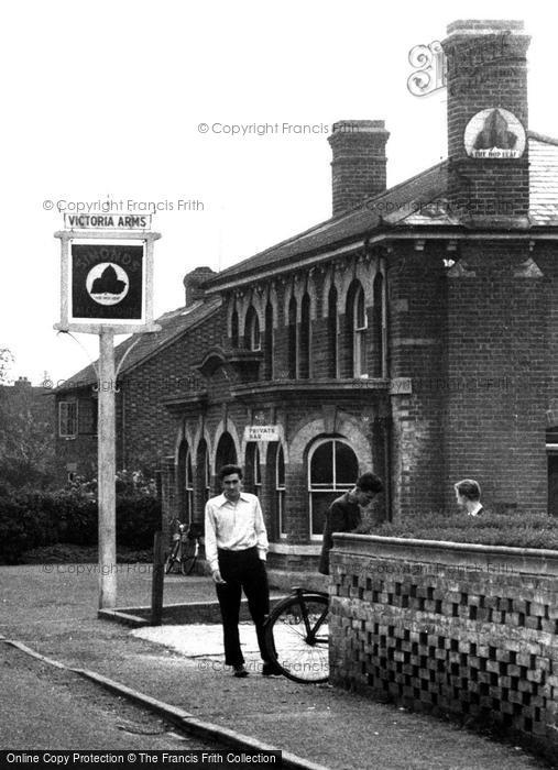 Photo of Mortimer Common, Victoria Arms c.1955