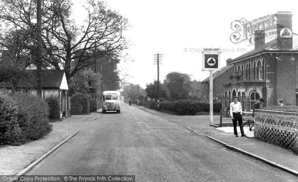 Photo of Mortimer Common, Victoria Road c.1955