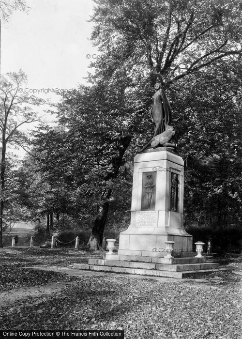 Photo of Mountain Ash, War Memorial 1938