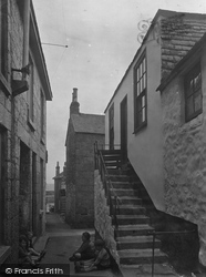 Duck Street 1931, Mousehole