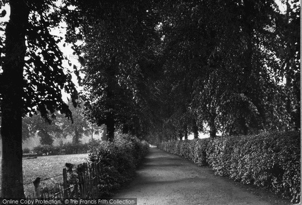 Photo of Much Wenlock, Linden Walk c.1935