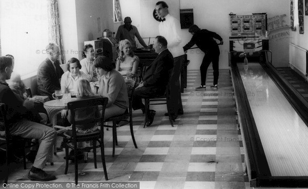 Photo of Mullion, Guests At The Mullion Cove Hotel c.1960