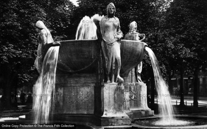 Photo of Munich, A Fountain c.1935