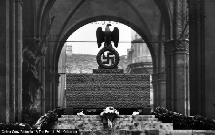 Photo of Munich, Remembrance Tomb In Feldherrnhalle c.1935