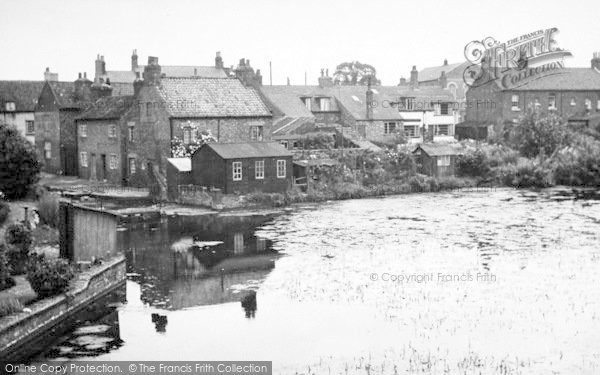 Photo of Nafferton, The Beck c.1955