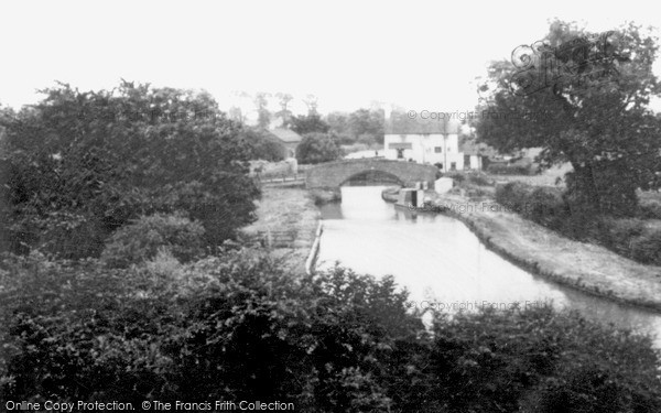 Photo of Napton On The Hill, The Oxford Canal And Lock Keepers Cottage c.1965