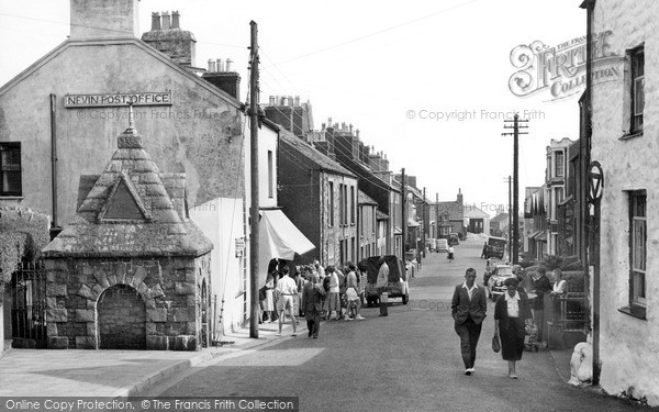 Photo of Nefyn, Well Street c1955