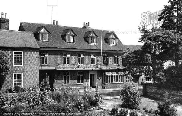 Photo of Nettlebed, White Hart Hotel c.1955