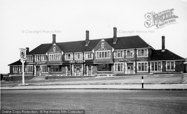 Photo of New Addington, Addington Hotel c.1960