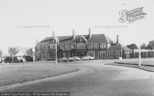 Photo of New Addington, Addington Hotel c.1965