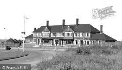 New Addington, Addington Hotel c1965