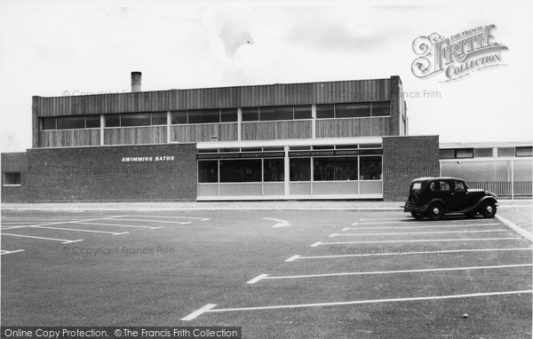 Photo of New Addington, Swimming Pool c.1960