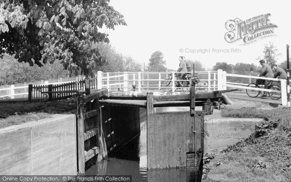 Photo of New Haw, The Lock c.1960 