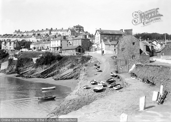 Photo of New Quay, The Boatslip 1933